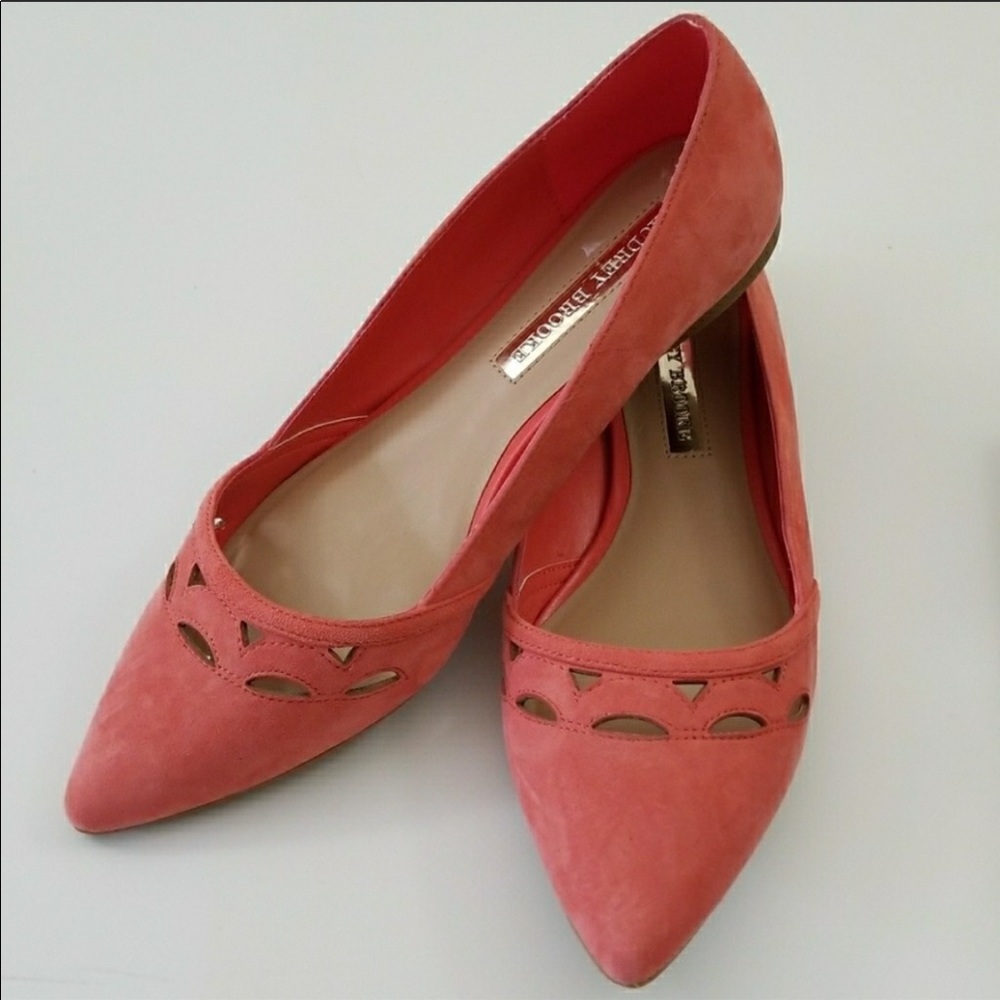 Women’s 8.5 Coral Flats